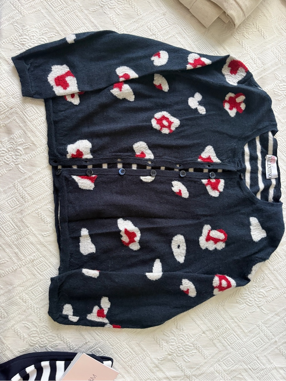 REDValentino heart-and-stripe intarsia cardigan 
Red & White Floral Pattern